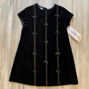 NWT Simi Black Velveteen Short Sleeve Shift Dress with Decorative Bows, girls 5